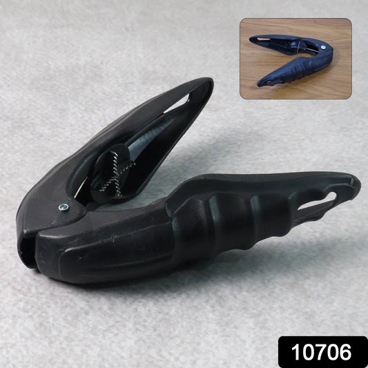 Nutcracker tool cracking seafood shells easily